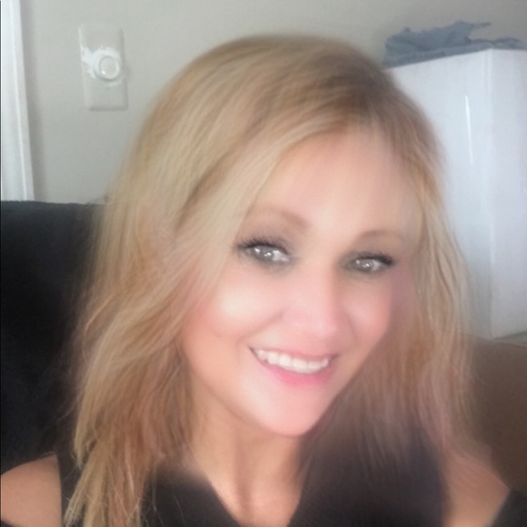 Meet your Posher, Nubia - Picture 1 of 1